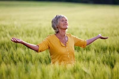 Frau im Feld